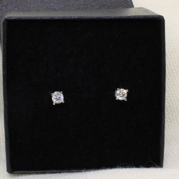 0.1 Carat Platinum Plated Moissanite 925 Silver Stud Earrings - Picture 6 of 12